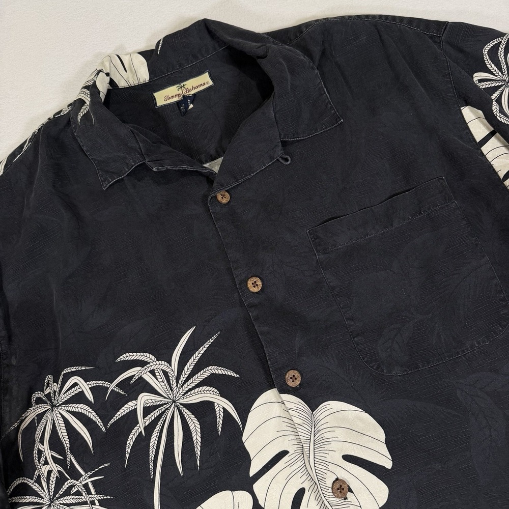 Tommy Bahama Men's Medium Black Floral 100% Silk Short‎ Sleeve Button Up Shirt